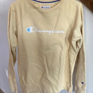 This crew neck is fairly new and still in great condition